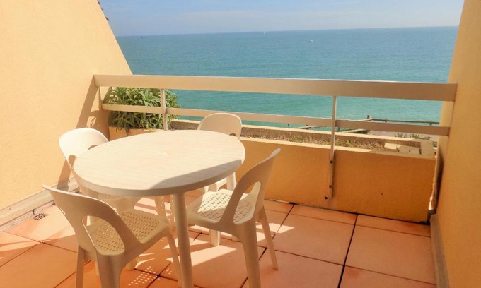 Sete Apartment | STUDIO 1ERE LIGNE MER AVEC PARKING ET ASCENSEUR
