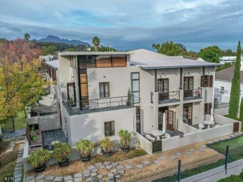 Stellenbosch Central Apartment | Studio 23 @ Huis Piron. The Heart of Stellenbosch.