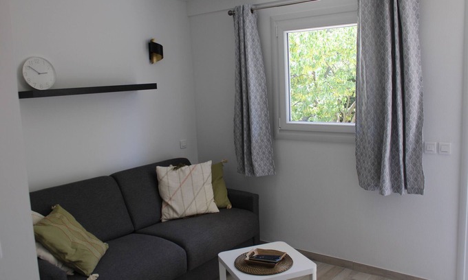 Mollans-sur-Ouveze Apartment | Studio 433 Les Chênes verts