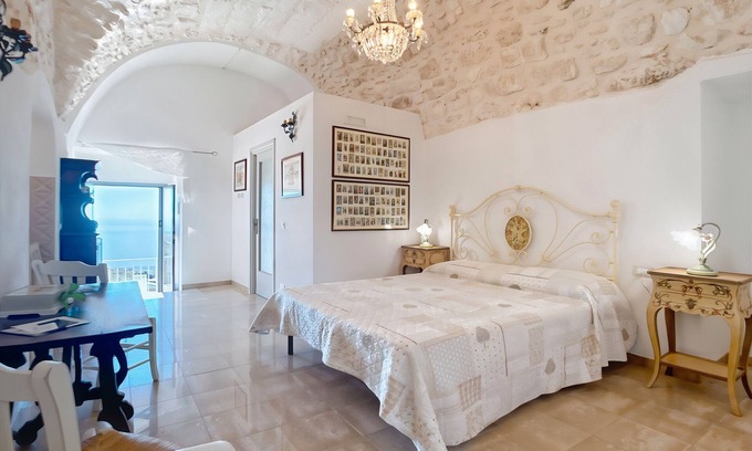 Monte Sant'Angelo Apartment | Studio 'Al Torrione 1' with Sea View and Air Conditioning