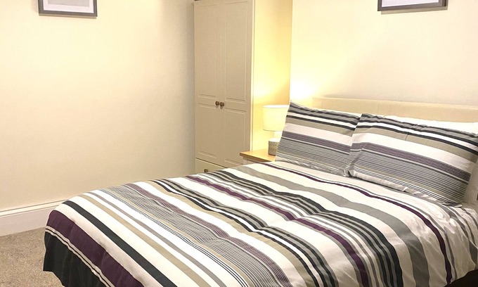 Weston-super-Mare Apartment | Studio Apartment with private bathroom