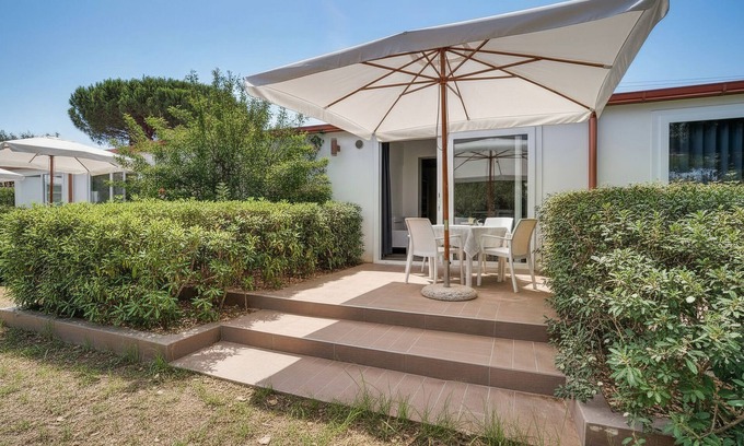 Chiesiola Apartment | Studio Apartment 'Baia Falcone-Villetta Mare 105' with Sea View, Wi-Fi and Air Conditioning