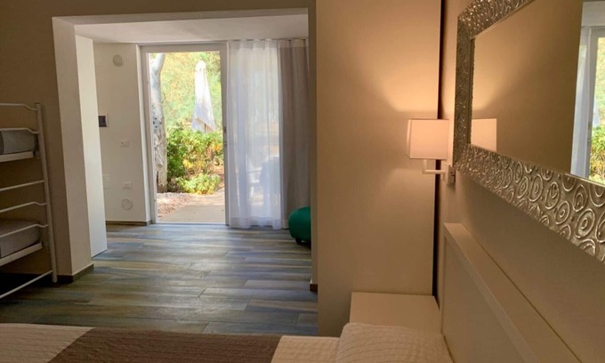 Chiesiola Apartment | Studio Apartment 'Baia Falcone-Villetta Mare 104' with Sea View, Wi-Fi and Air Conditioning