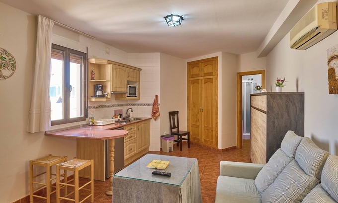 Zuheros Apartment | Studio Apartment 'Estudio El Castillo' with Mountain View and Air Conditioning