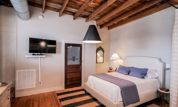 Ashland City Apartment | Studio apartment in the Merchantile