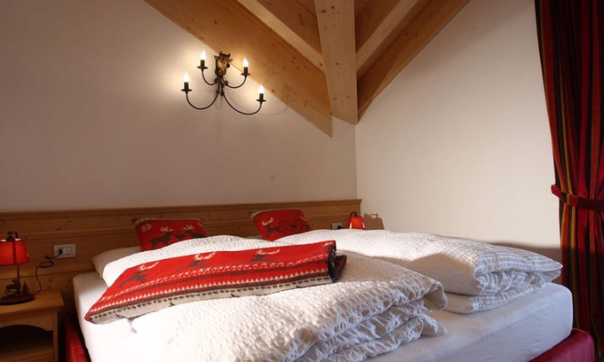 Rocca Pietore Apartment | Studio Apartment 'Appartamento Mono 2' with Mountain View, Shared Garden and Wi-Fi
