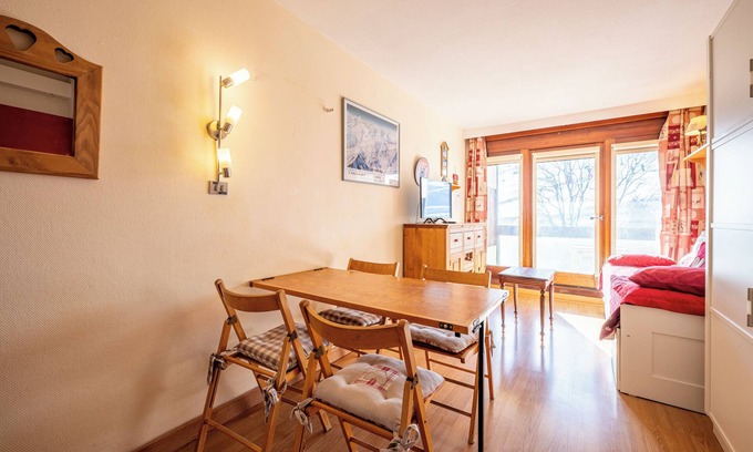 Villarembert Apartment | Studio Apartment 'Le Cosmos' with Mountain View and Balcony