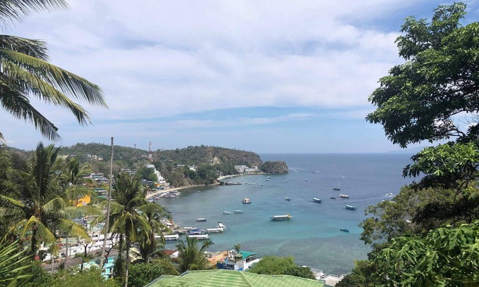 Puerto Galera Apartment | Studio apartment with pool and ocean views .