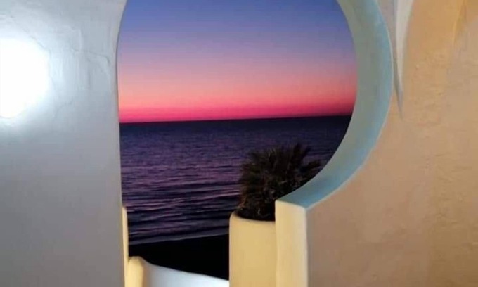 Anzio Apartment | Studio apartment, sea front, terrace, floor 1 (Poppy)