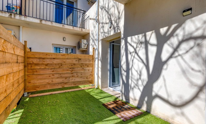 Poussan Apartment | Studio Apartment ' with Shared Garden