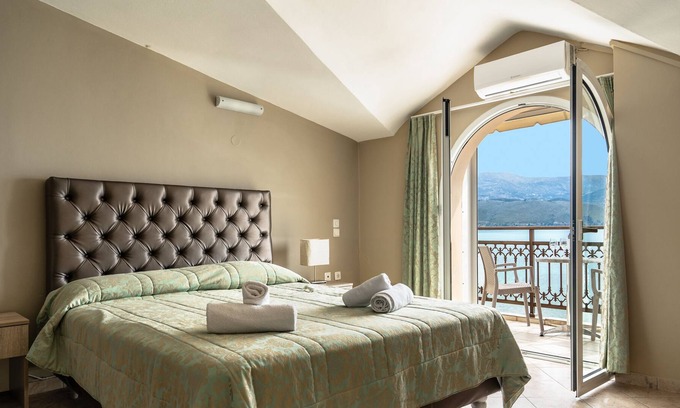 Lixouri Apartment | Studio Apartment 'Zois 12' with Sea View, Wi-Fi and Air Conditioning