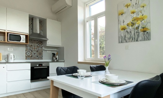 Split Apartment | Studio Apt Orchard on Rokova St