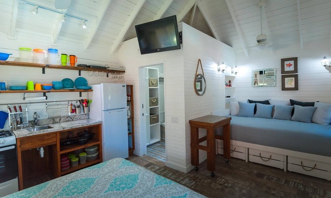 Sandy Bay Hotel | Studio Arriba @ The Blue Bahia Resort in Sandy Bay