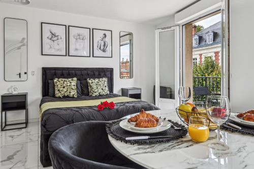 Dammarie Les Lys Apartment | Studio avec jacuzzi & vue sur le parc Soubiran