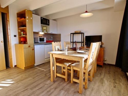 Chamrousse Apartment | Studio cabine avec balcon, parking couvert, animaux non admis - FR-1-340-122
