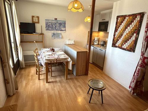Les Saisies Apartment | Studio Cabine Central aux Saisies avec Balcon - 4 Pers, 2 Étoiles - FR-1-594-192