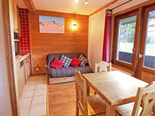 Meribel-Mottaret Apartment | Studio Cabine Centre Merlin - Skis aux Pieds, Wi-Fi, Animaux Admis - FR-1-182-202