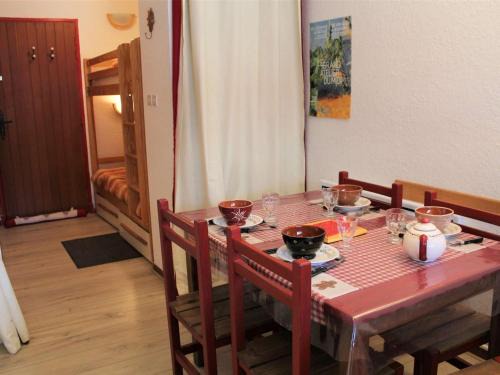 Les Claux Apartment | Studio cabine & coin montagne avec balcon, 4 couchages, à 100m des pistes - Vars - FR-1-330B-122