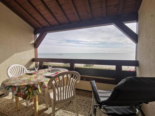 Carnac Apartment | Studio Carnac Plage, 2 pers, Parking, Face Mer - FR-1-377-68