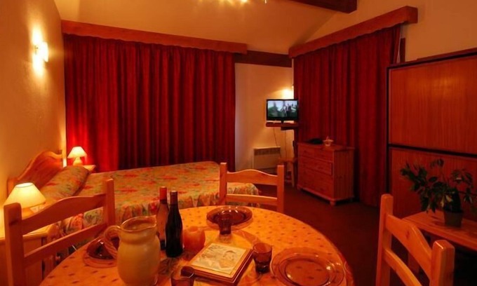 Brides-les-Bains Apartment | Studio-Comfort-Ensuite with Shower-Balcony-Vue Montagne 2 adlt 2 enf
