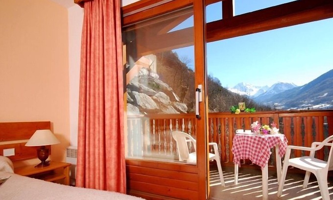 Brides-les-Bains Apartment | Studio-Comfort-Ensuite with Bath-Balcony-Vue Montagne