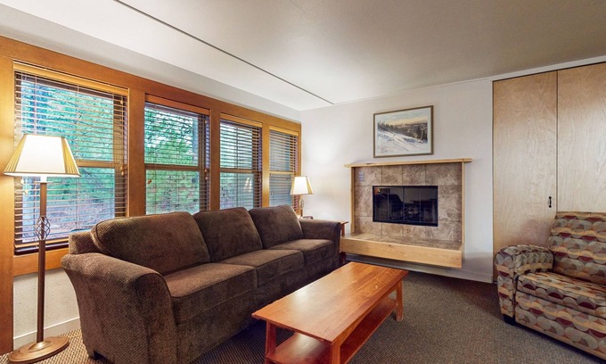 Bend Apartment | Studio condo with access to shared pools, hot tubs, close to Mt. Bachelor
