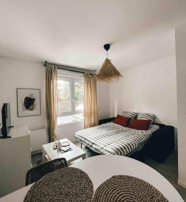 Republique - Les Ponts Apartment | Studio cosy Ile de Nantes proche tram ligne 2 et 3