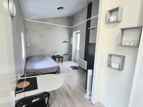 Brassac-les-Mines Apartment | Studio des lacs - 2 pers - centre-ville