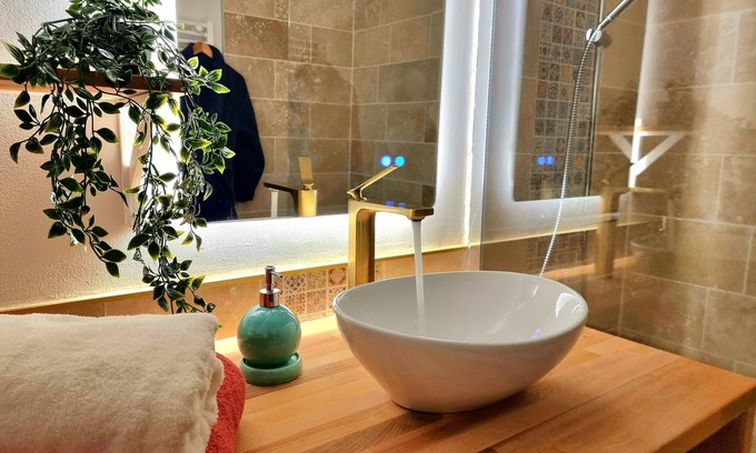 Montpon-Menesterol Apartment | Studio Entier de Standing