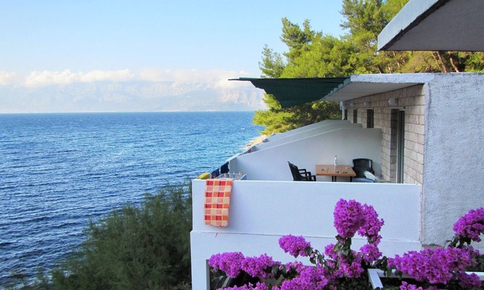 Bogomolje Apartment | Studio flat near beach Cove Mala Pogorila, Hvar (AS-8952-d)