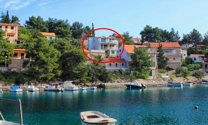 Cove Basina (Jelsa) Apartment | Studio flat near beach Basina, Hvar (AS-8754-b)