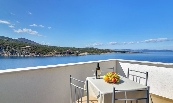 Pokrivenik Apartment | Studio flat near beach Cove Pokrivenik, Hvar (AS-5231-d)