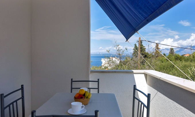 Pokrivenik Apartment | Studio flat near beach Cove Pokrivenik, Hvar (AS-5231-e)