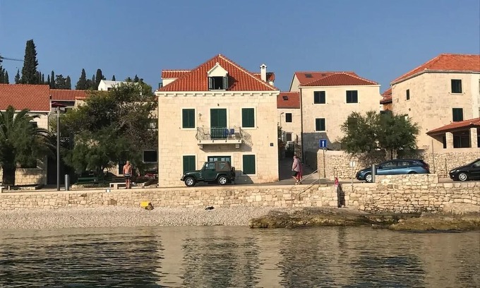 Sutivan Apartment | Studio flat near beach Sutivan, Brač (AS-17796-a)