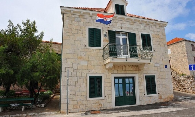 Sutivan Apartment | Studio flat near beach Sutivan, Brač (AS-17796-b)