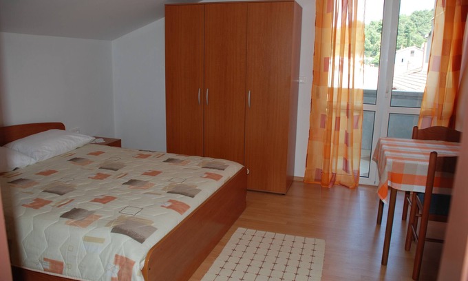 Kukljica Apartment | Studio flat with balcony and sea view Kukljica, Ugljan (AS-8478-a)