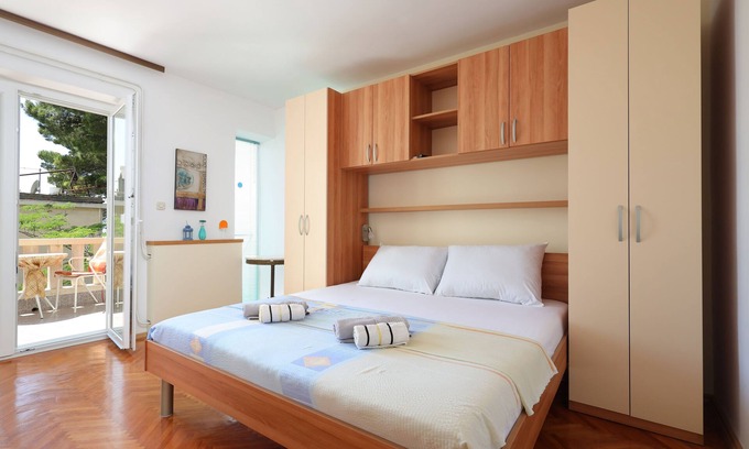 Brela Apartment | Studio flat with terrace Brela, Makarska (AS-18356-d)