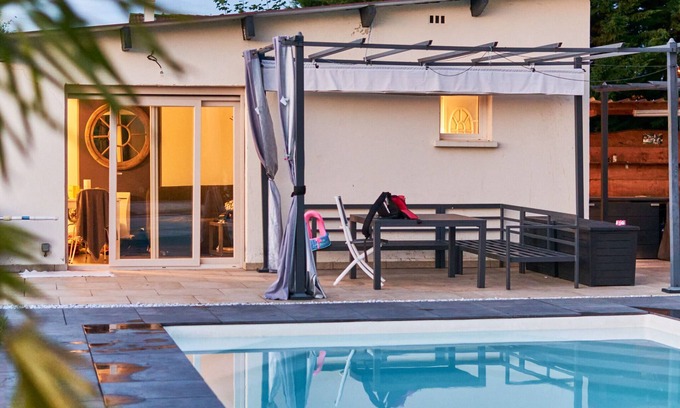 Saint-Seine-en-Bache Apartment | Studio