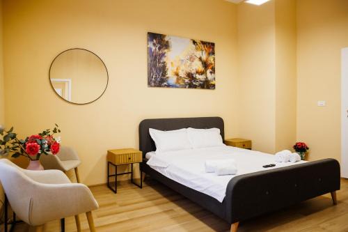 Old City Apartment | Studio in Old Town's 1752 Hotel
