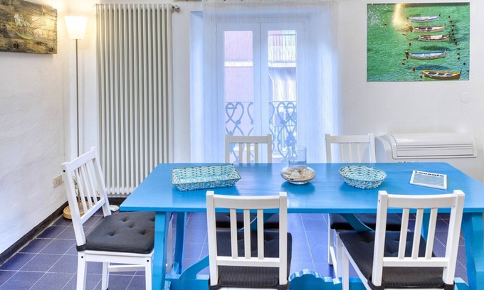 Levanto Apartment | Studio Ivana: apartment for 3, in the centre of Levanto, 200m from beach