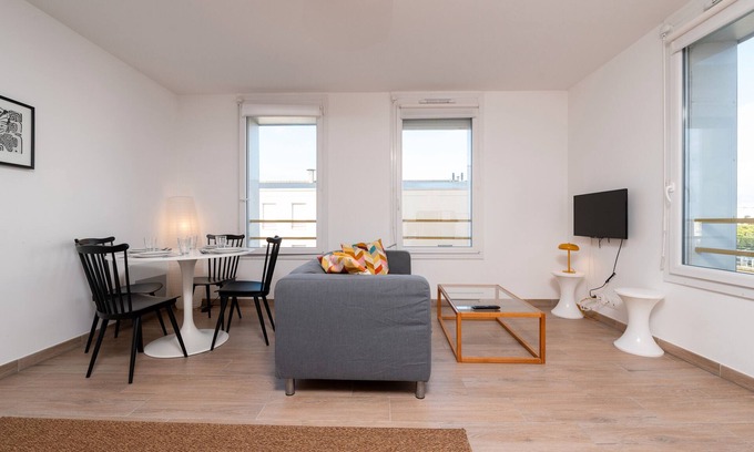 Lorient Apartment | Studio 'L'upside City Center and Shopping' with Wi-Fi