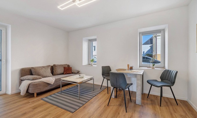 Ebingen Apartment | Studio 'Loft Am Bahnhof' with Mountain View, Wi-Fi and Air Conditioning
