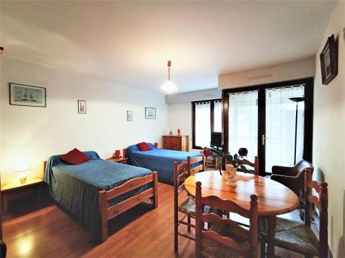 Aix-les-Bains City Center Apartment | Studio lumineux et fonctionnel avec balcon et garage, proche centre-ville et thermes à Aix-les-Bains ! - FR-1-555-1