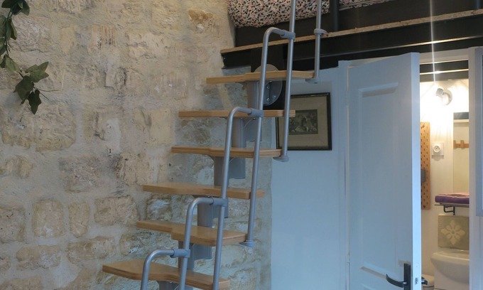 Quartier de la Roquette Apartment | Studio Marais Ménilmontant