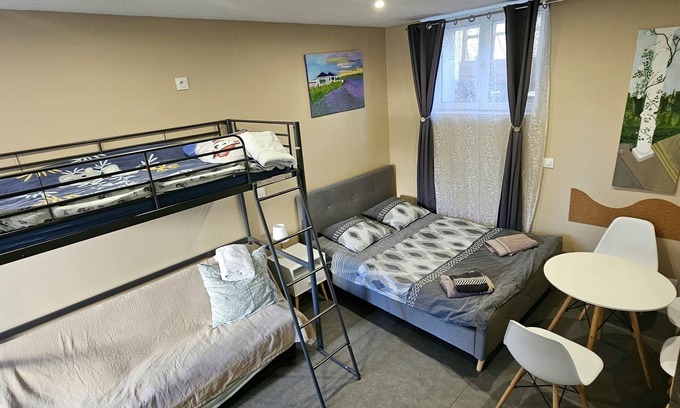 Montry Bed & Breakfast | Studio Montry