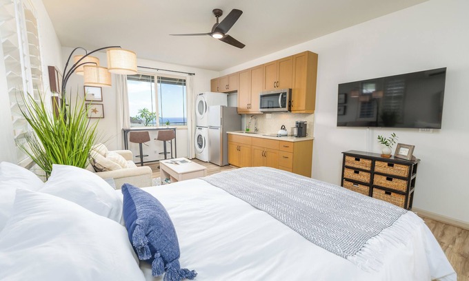 Makaha Valley Apartment | Studio- Ocean View Hideaway