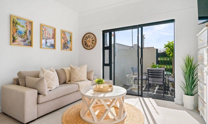 Bloubergstrand Apartment | Studio on North - Studio Apartment, Sleeps 2