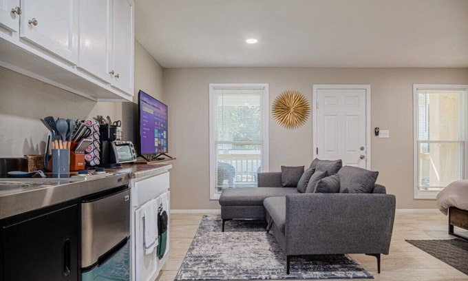 Columbus Apartment | Studio Queen Bed Patio Parking Near Fort Moore