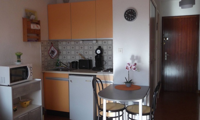Saint-Mandrier-sur-Mer Apartment | Studio rental