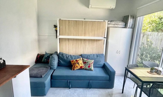 Pagewood House | Studio Retreat, close to CBD, beaches and airport